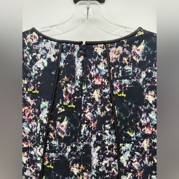 CLUB MONACO Shayla Mini Dress Black Abstract Print Faux leather Trim Size 8 - Picture 14 of 16